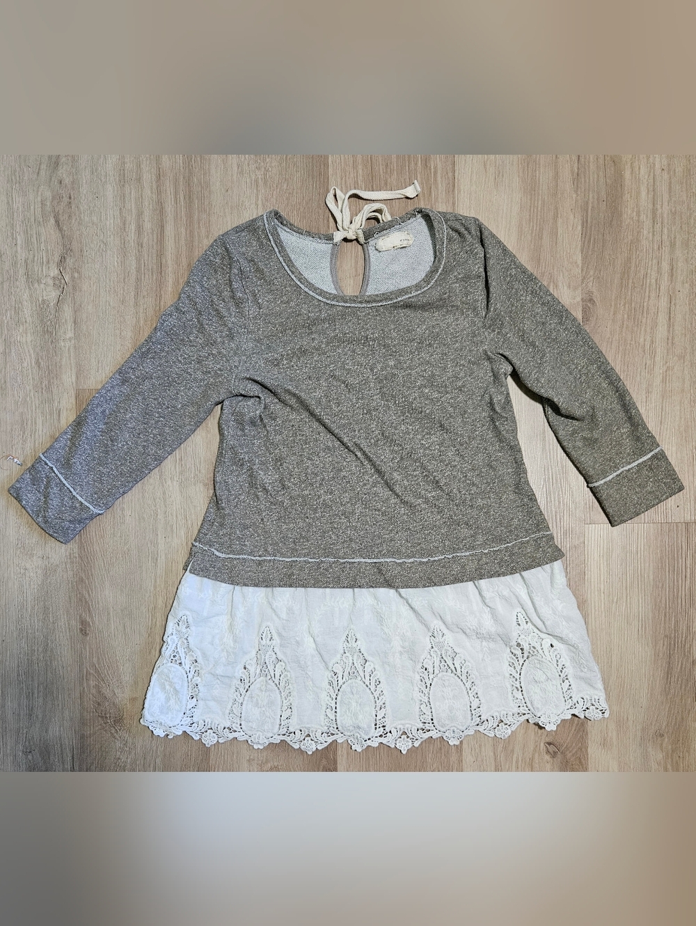 A’reve Anthropologie Gray Knit Top White Lace Hem Size L Boho